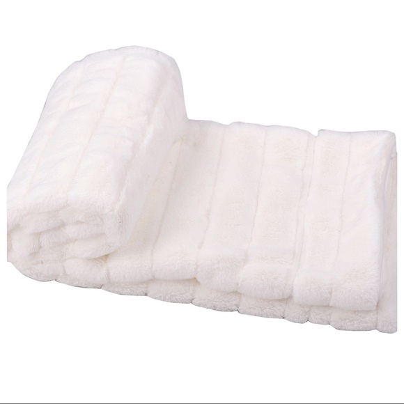 Sherpa Micro Mink Reversible Throw Blanket - Picture 4 of 4